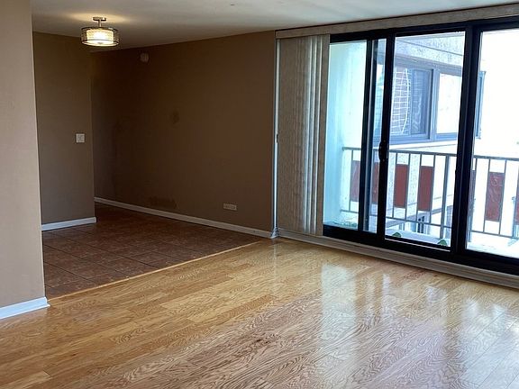 5th image of 6150 N Kenmore Ave APT 11C