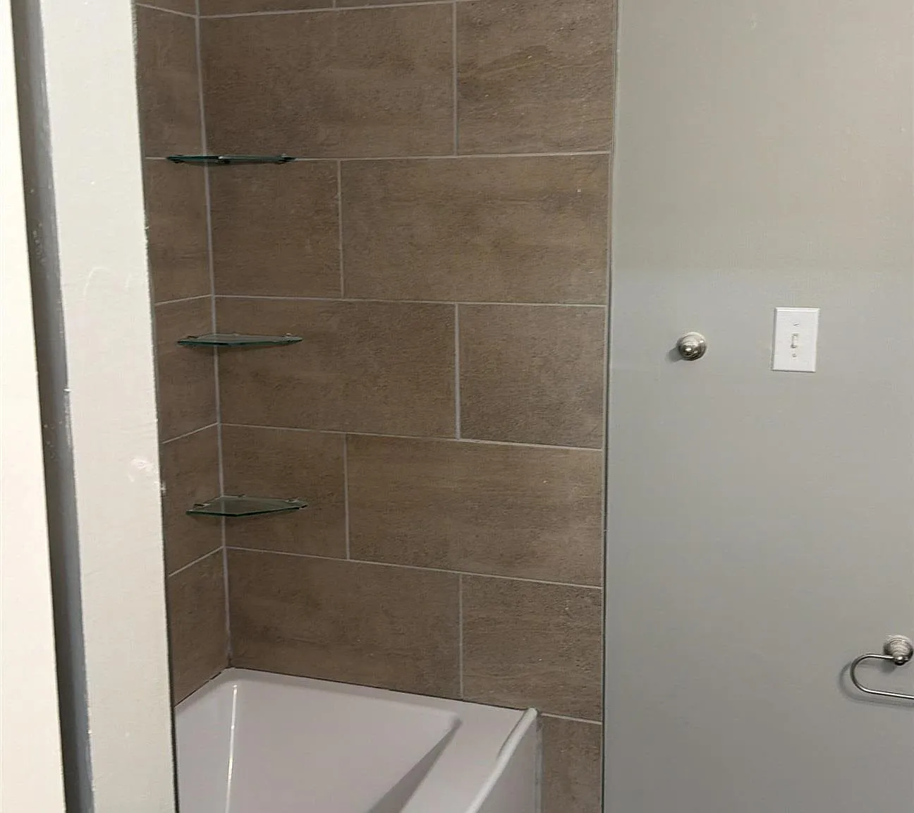 2 bed, 1.5 bath, 1000 sqft, $1,075 — Photo 3