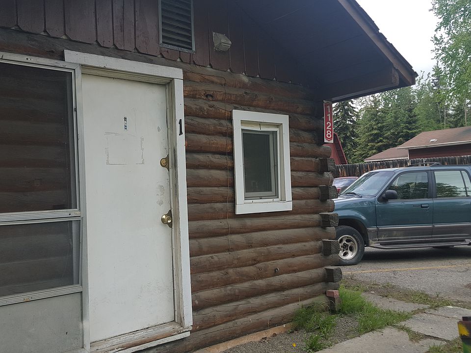 1st image of 1128 Hess Ave #4