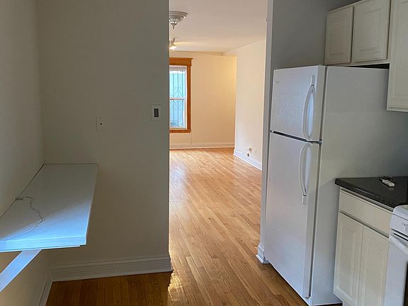 2nd image of 1837 W Evergreen Ave #1R