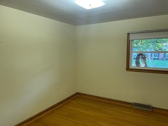 4th image of 3453 Belvoir Dr