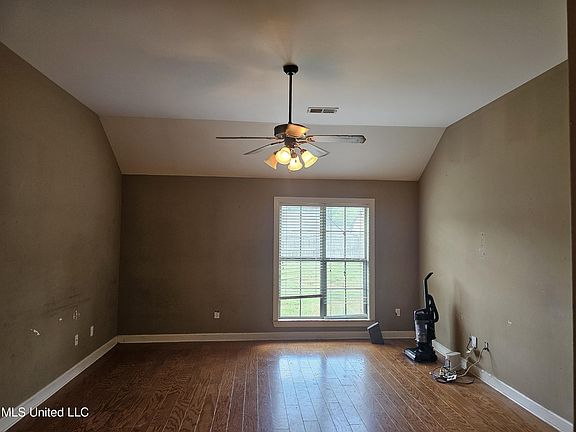 4th image of 8345 Willow Dr