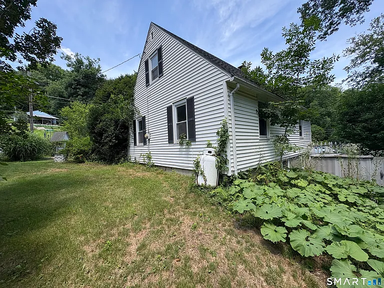 220 School St — Photo 18
