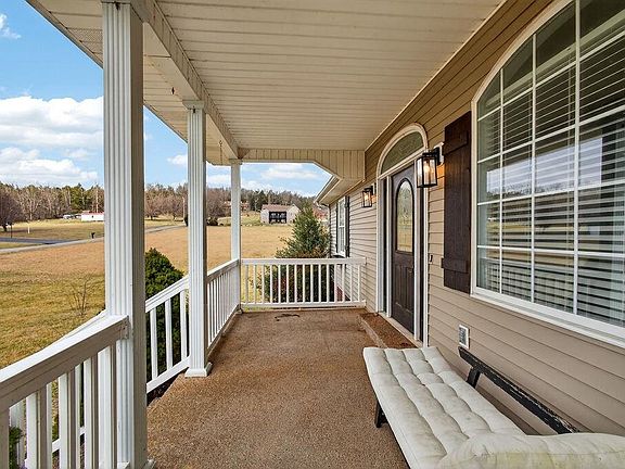 4th image of 161 Villa Dr