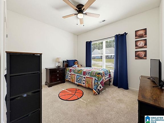 5th image of 228 Arlington Loop