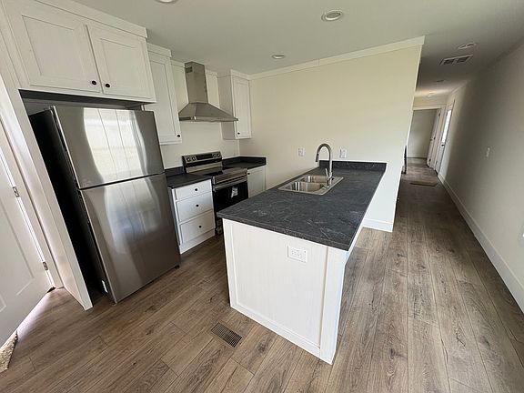4th image of 83 Oakwood Dr