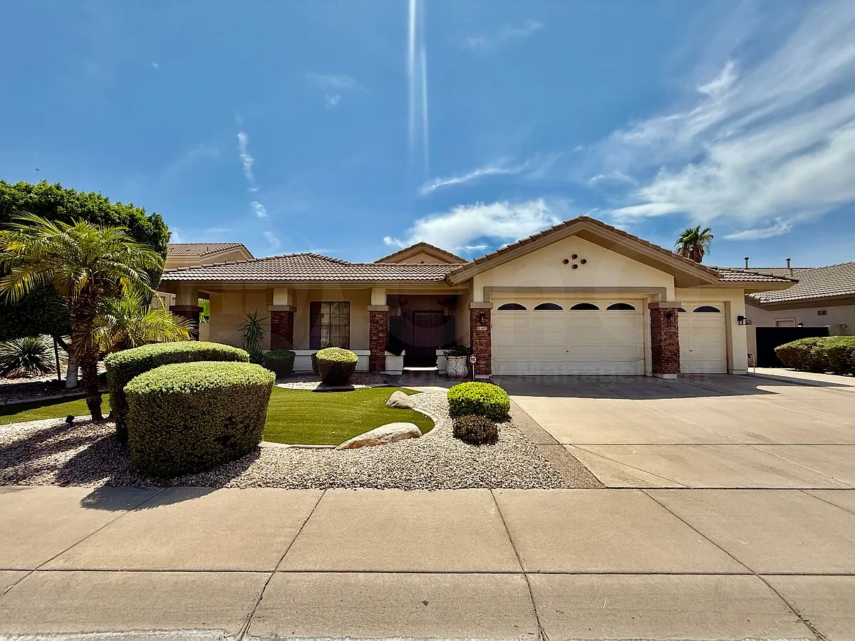 3 bed, 3.0 bath, 2909 sqft, $3,449 — Photo 1