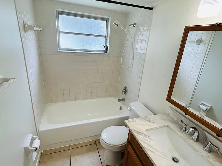 Charming 2-bedroom, 1-bathroom condo — Photo 13