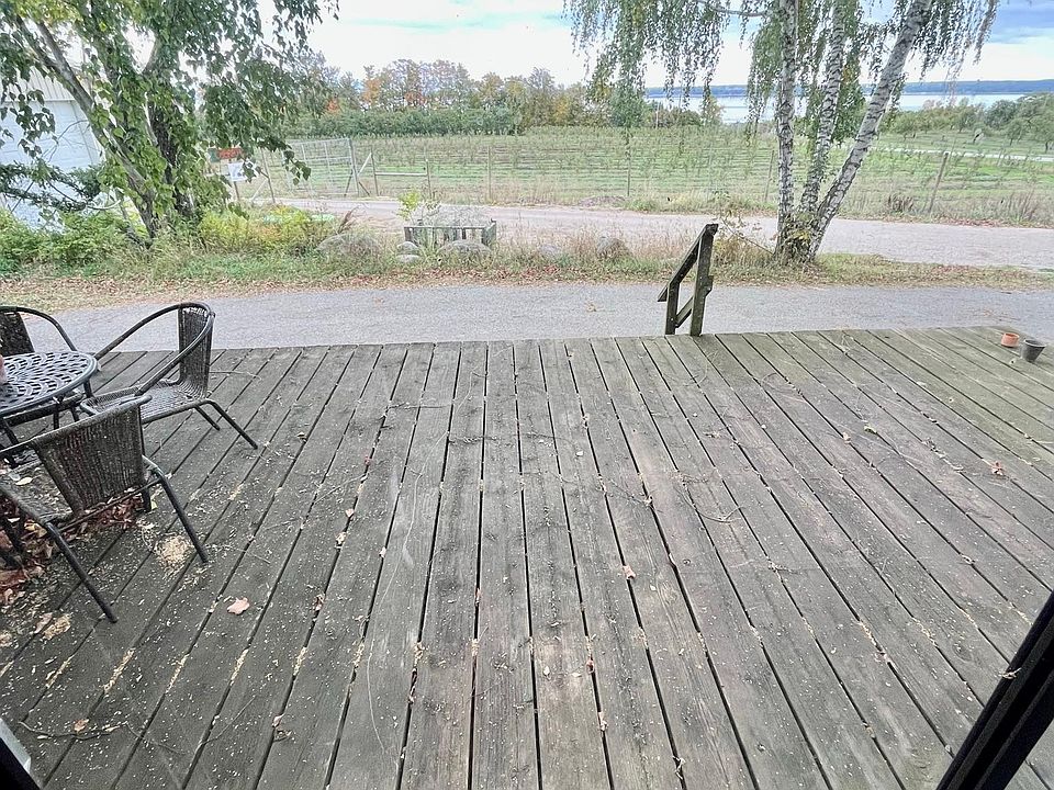 1st image of 595 Wilson Rd