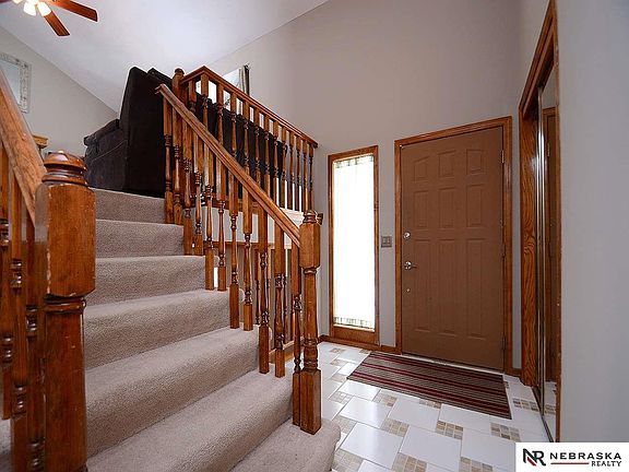 3rd image of 15604 Franklin Cir