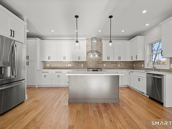 3rd image of 20 Fieldstone Court #20