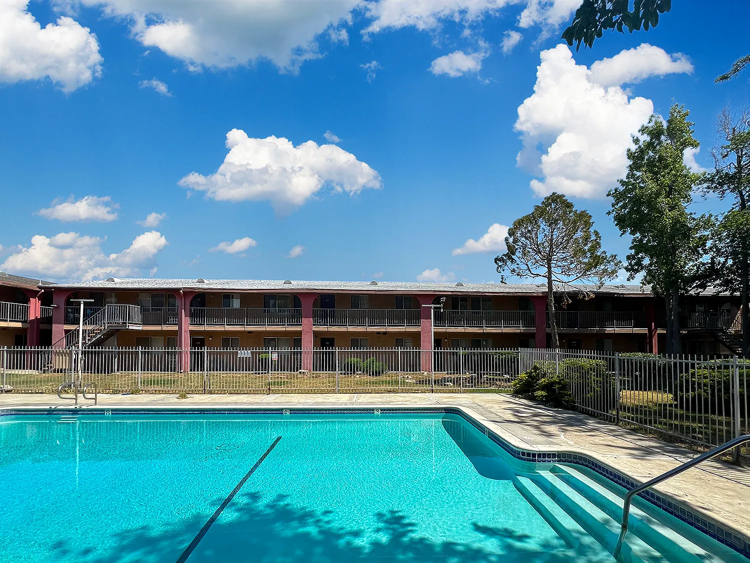 Avalon Park Apartments — Photo 4