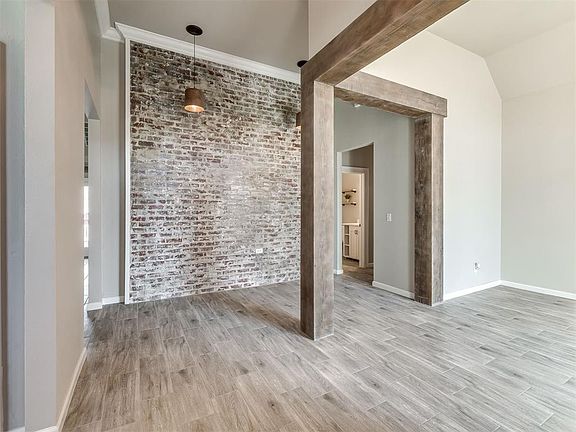 4th image of 2401 Deborah Ln