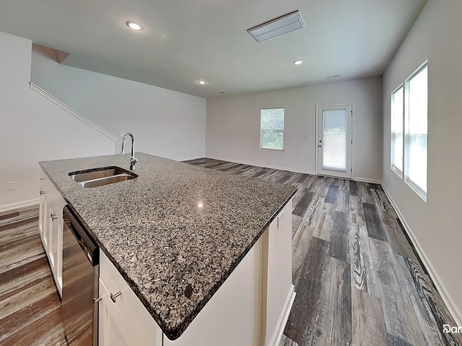 3 bed, 2.5 bath, 1510 sqft, $1,650 — Photo 4