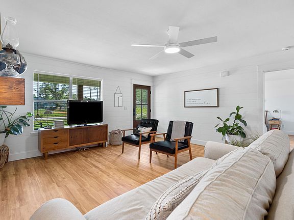 5th image of 102 Lauren Ln