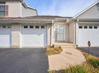 3891 S Pointe Dr UNIT B, Dekalb, IL 60115