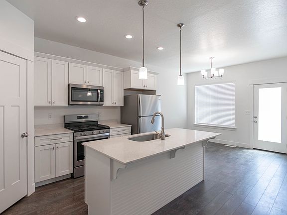 4th image of 1777 W Newcastle Ln #132