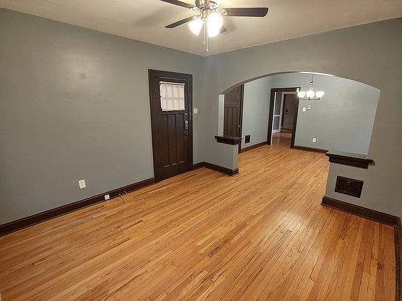 3rd image of 5403 Quincy St #1E