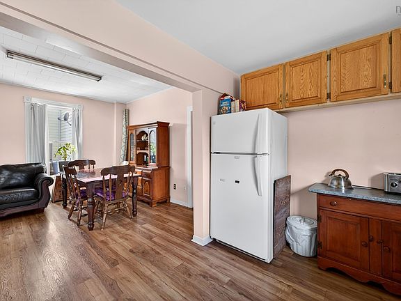 5th image of 294 Queen St