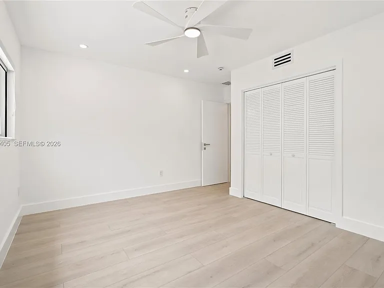 260 Sunrise Dr #E — Photo 14