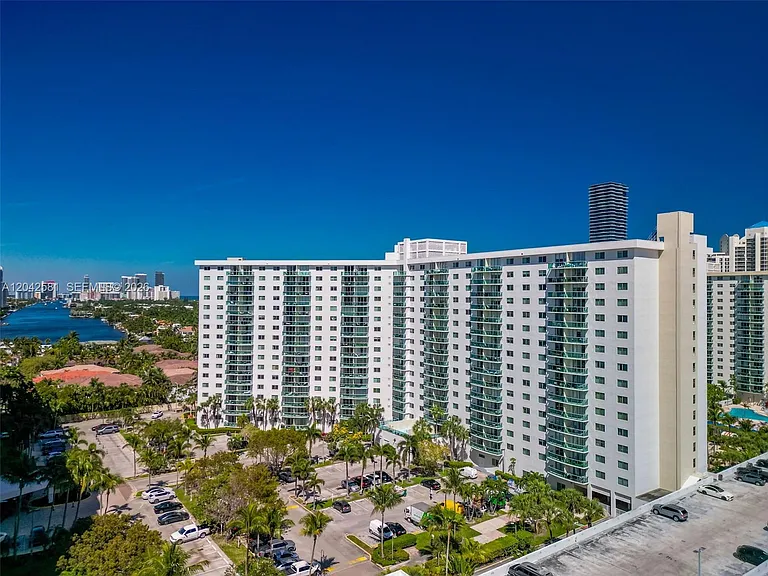 19380 Collins Ave #1224 — Photo 26