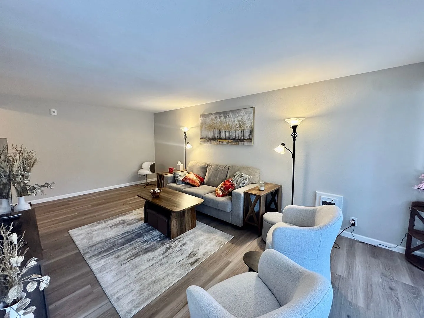 Bellevue Condo — Photo 1