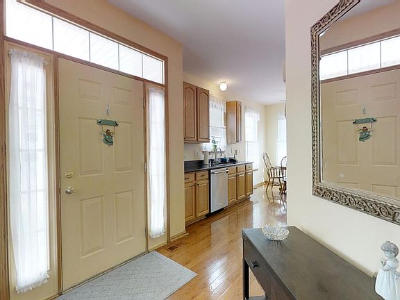 3rd image of 15 E Hague Dr