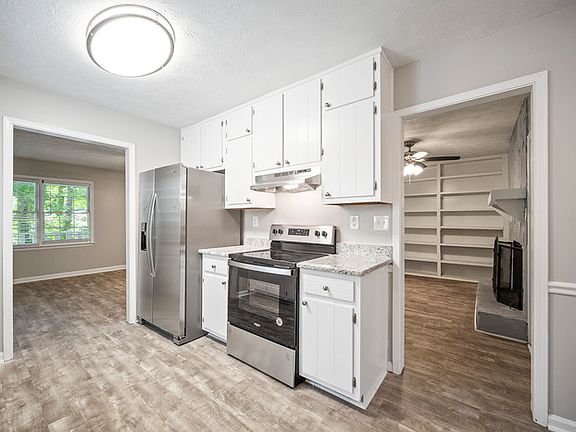 4th image of 380 Madeline Cir