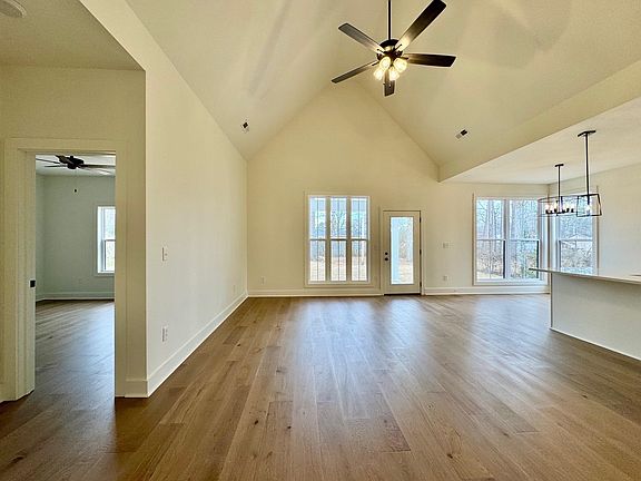 5th image of 541 Eugenia St