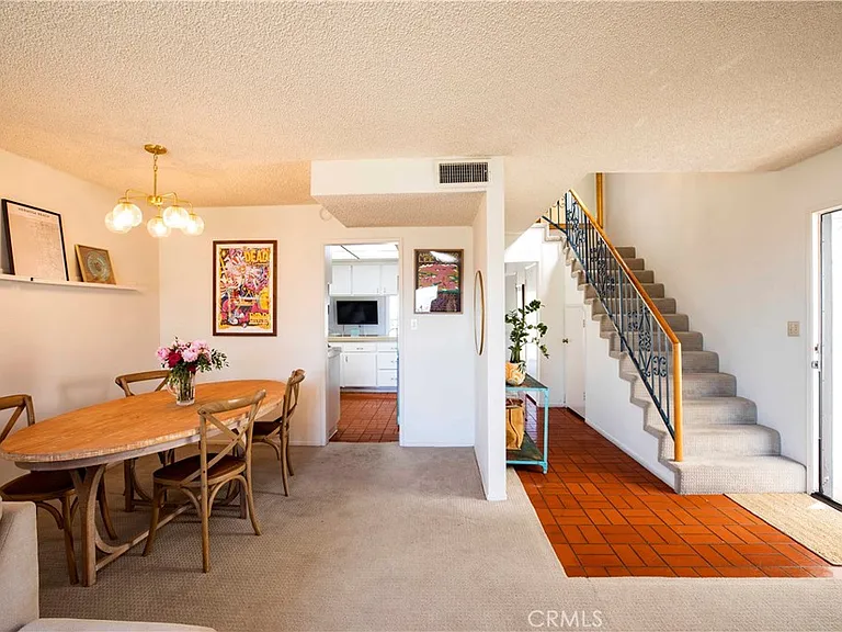 651 24th Pl — Photo 4