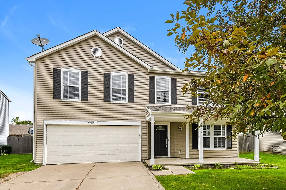 3 bed, 2.5 bath, 2476 sqft, $2,130 — Photo 1