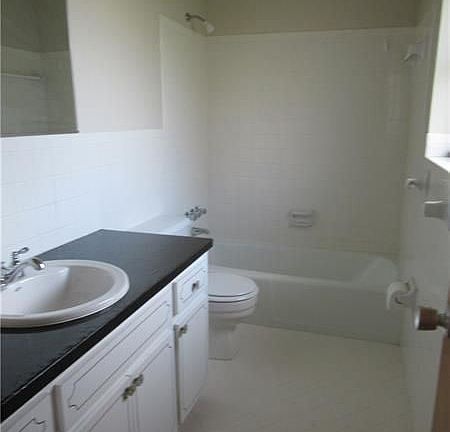 3rd image of 8600 NW 35th St APT 1