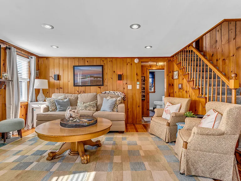 32 Bassett Ln — Photo 6