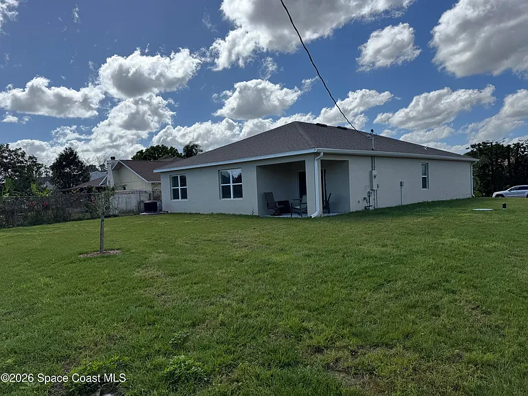 1349 Ashford Ave NE — Photo 15