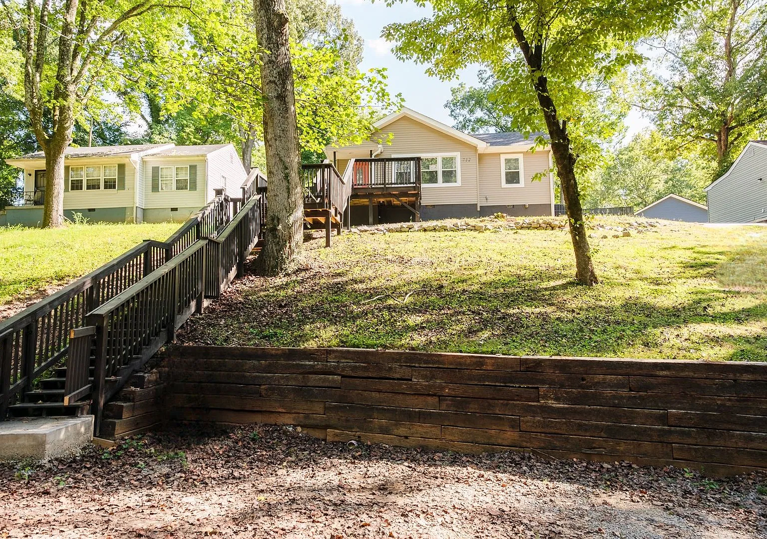 712 Woodlawn Dr - Furnished Rental — Photo 1