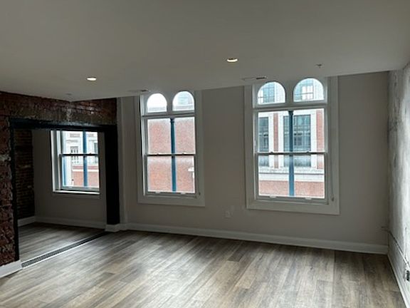 4th image of 24-30 S Bank St #418