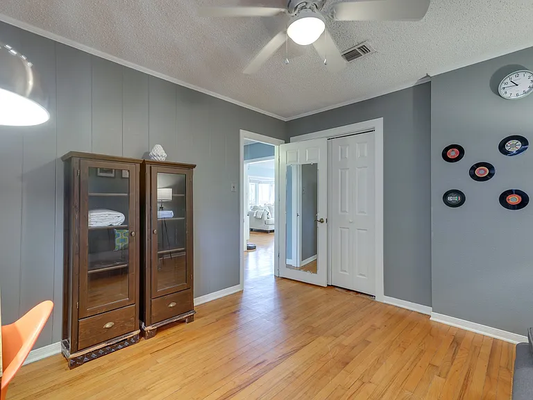4517 Avenue P 1/2 — Photo 19