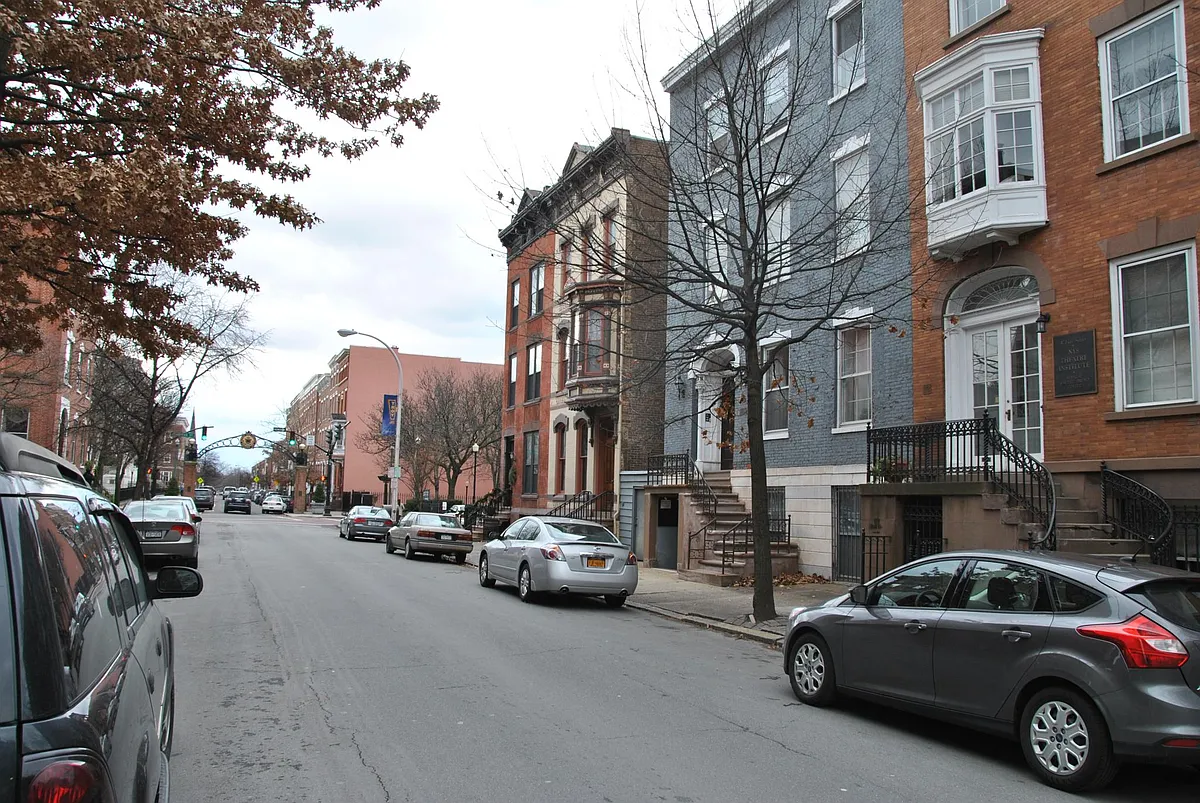 Building Photo - 41 1st St #2