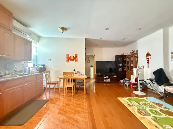 2125 77th Street image 2 of 17