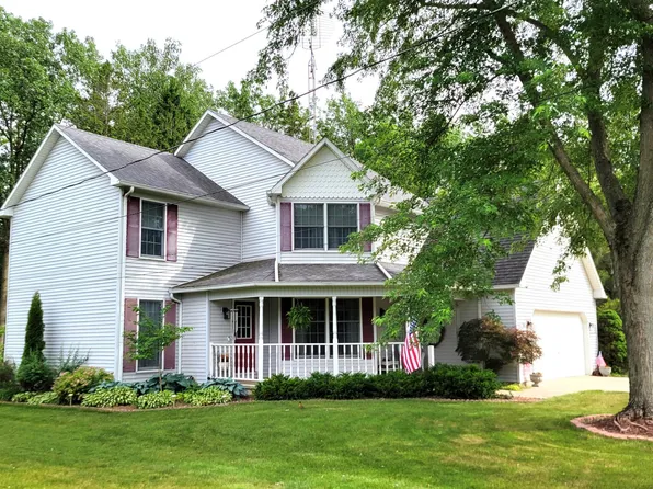 717 Lakeshore Dr, Pioneer, OH 43554
