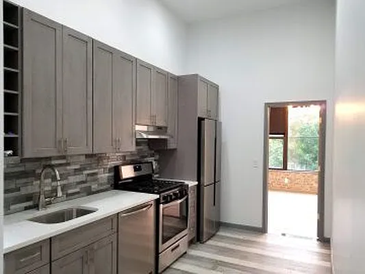 Rented by MCR Realty | media 51