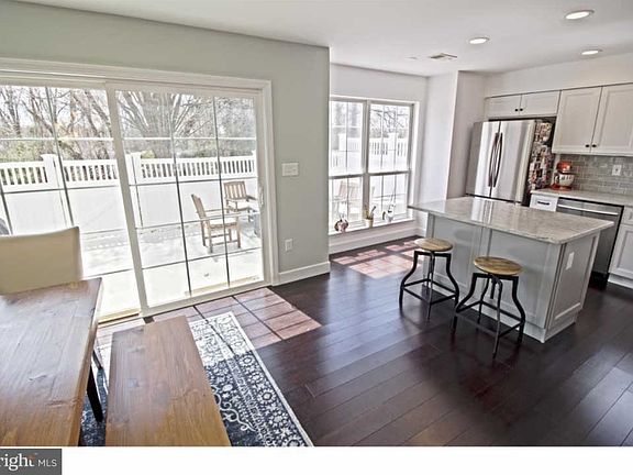 4th image of 165 Shrewsbury Ct #165