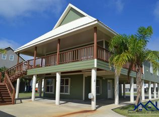 107 Melancon Dr, Golden Meadow, LA 70357