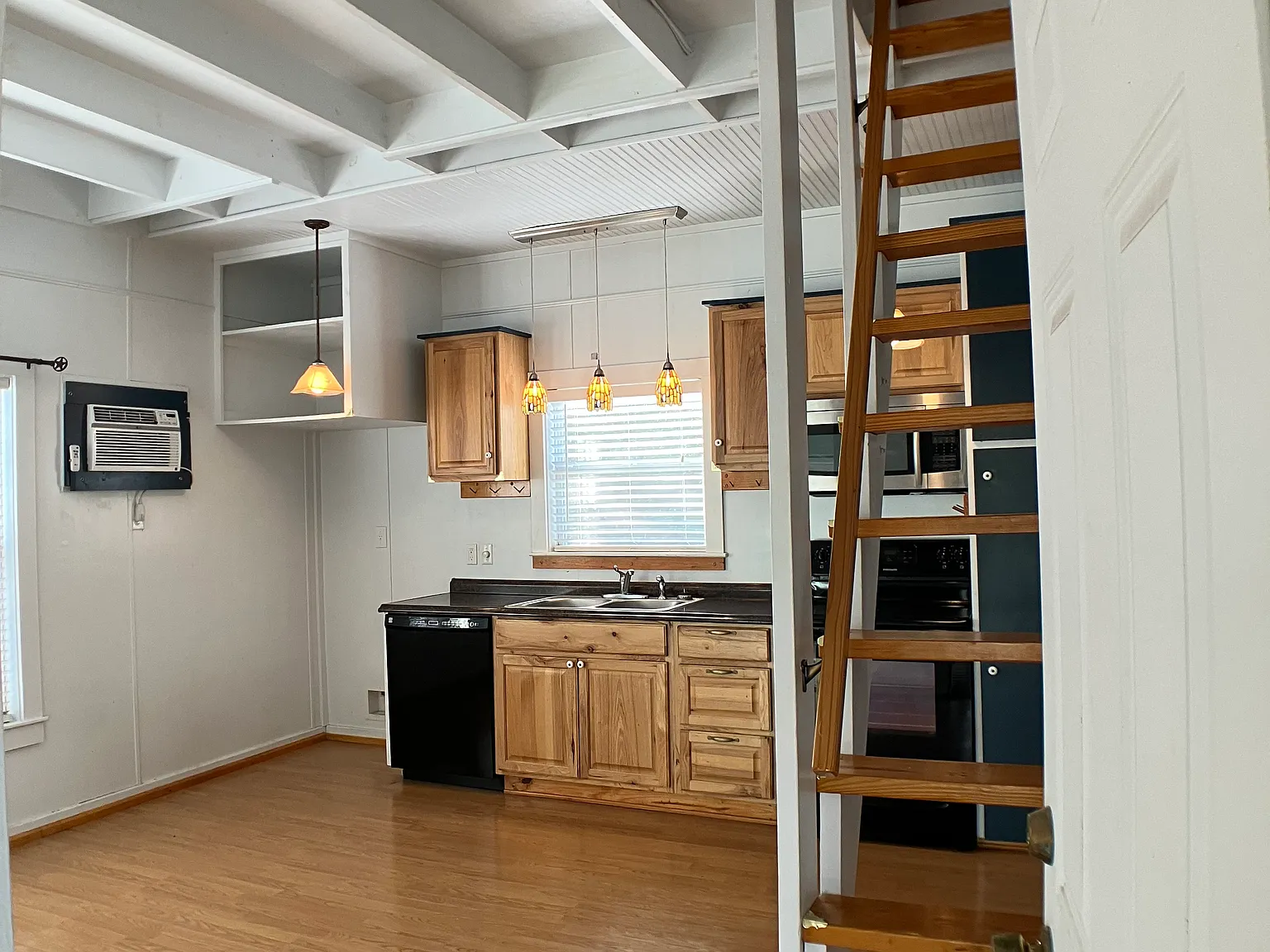 2 bed, 825 sqft, $1,625 — Photo 3