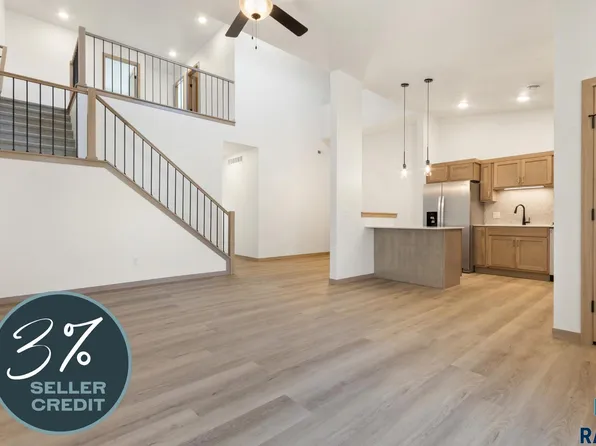 2403 E Jetty Pl, Sioux Falls, SD 57108