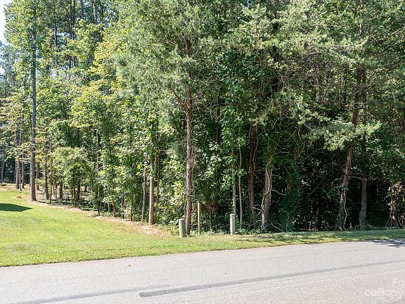5th image of 154 Brook Creek Dr