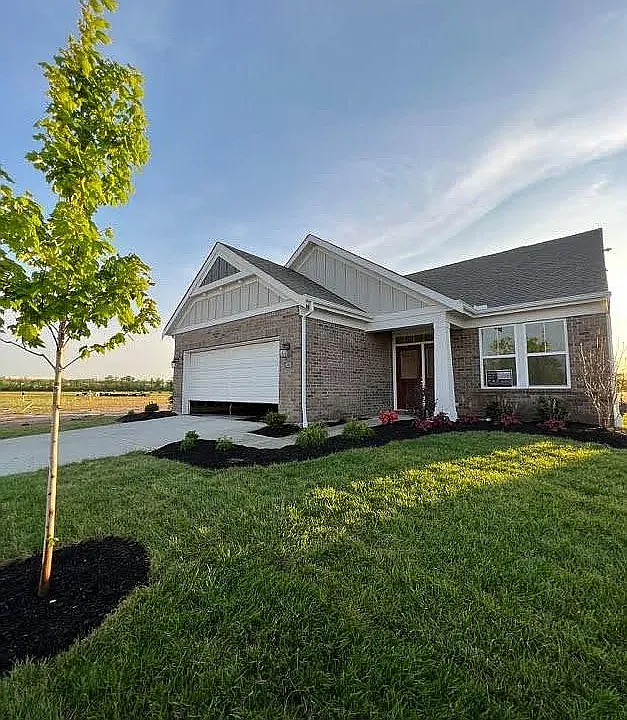 4 bed, 2500 sqft, $3,200 — Photo 1