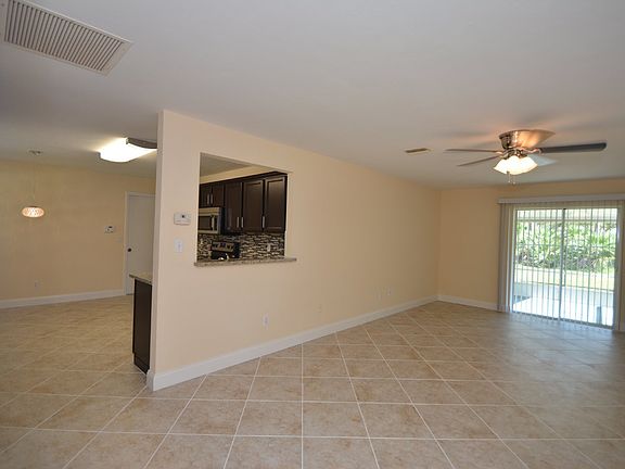 2nd image of 6 Essex Ln