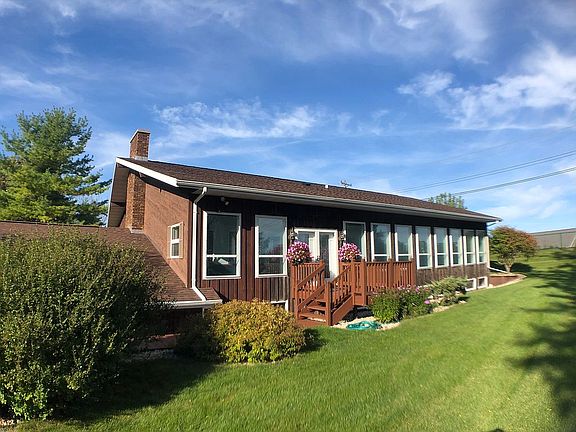 3rd image of 315 Hillcrest Dr