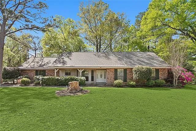 32 Beth Dr — Photo 1